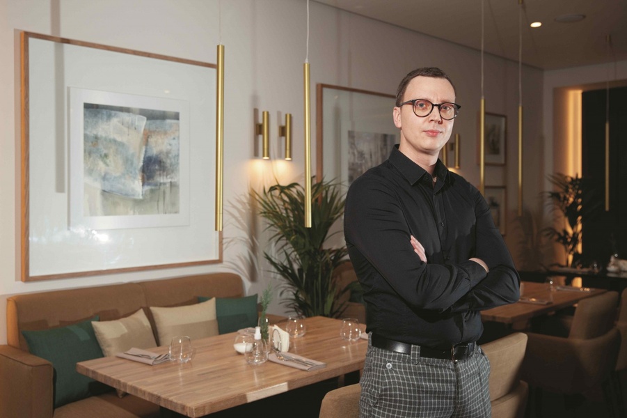 Начало новой истории, кафе "Агата"