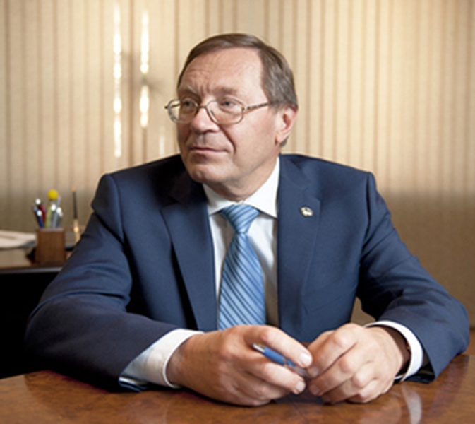 Именинник дня — Владимир Савиных